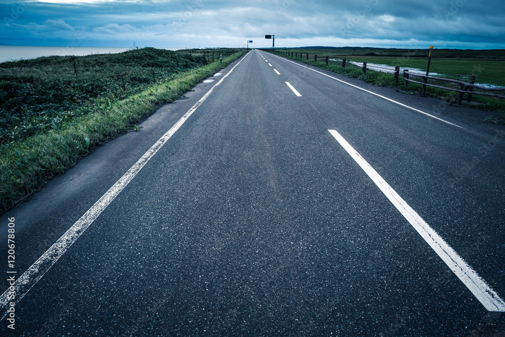 Fototapeta premium まっすぐな道路