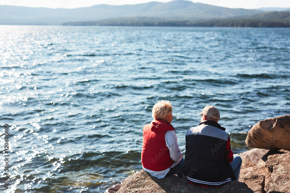 Fototapeta premium Seniors by water