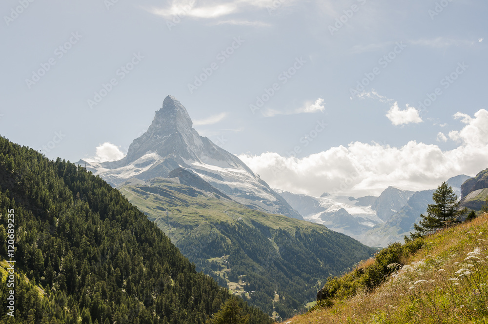 Zermatt, Dorf, Findeln, Weiler, Alpen, Schweizer Berge, Matterhorn, Wanderweg, Bergwiese, Zmuttgletscher, Trockener Steg, Wallis, Sommer, Schweiz