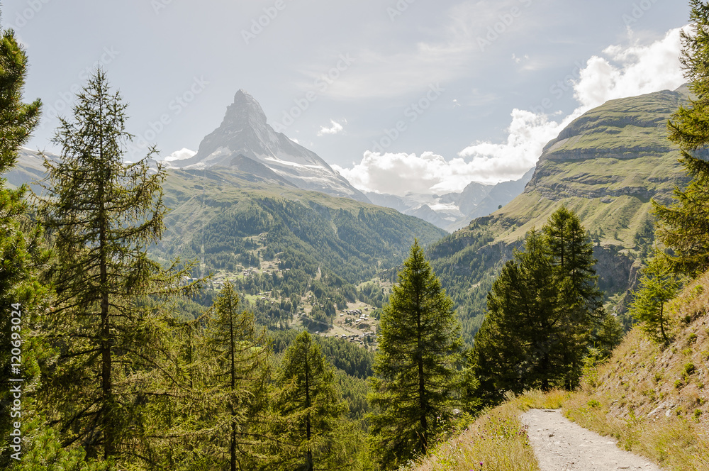 Zermatt, Bergdorf, Findel, Weiler, Findelbach, Findelschlucht, Wanderweg, Wanderregion, Alpen, Schweizer Berge, Matterhorn, Wallis, Sommersport, Sommer, Schweiz