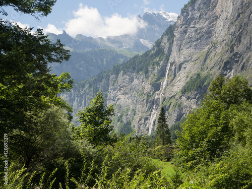 Paisaje alpino de Lauterbrunnen  Suiza OLYMPUS DIGITAL CAMERA