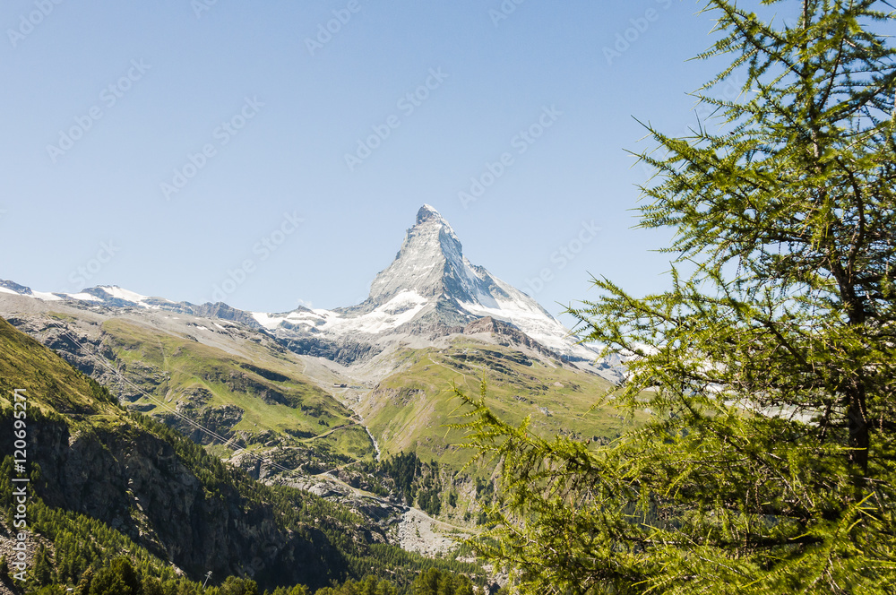 Fototapeta premium Zermatt, Bergdorf, Alpen, Furi, Trockener Steg, Zmutt, Zmuttgletscher, Matterhorn, Schweizer Berge, Wanderweg, Wallis, Schweiz