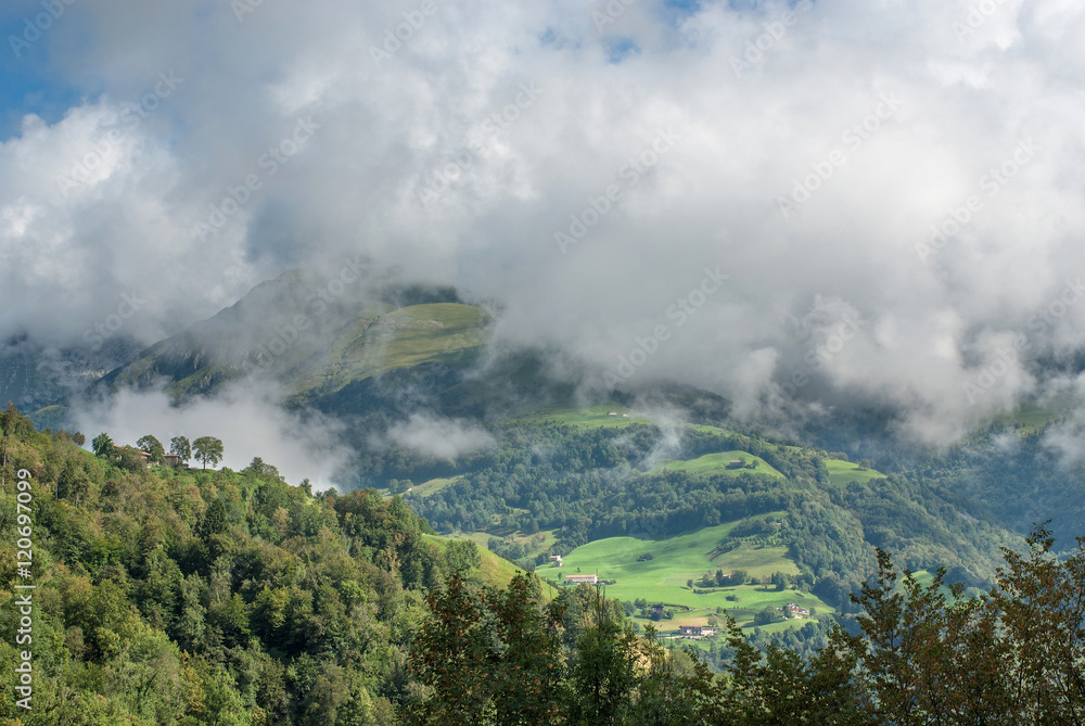 Fototapeta premium paesaggio di montagna