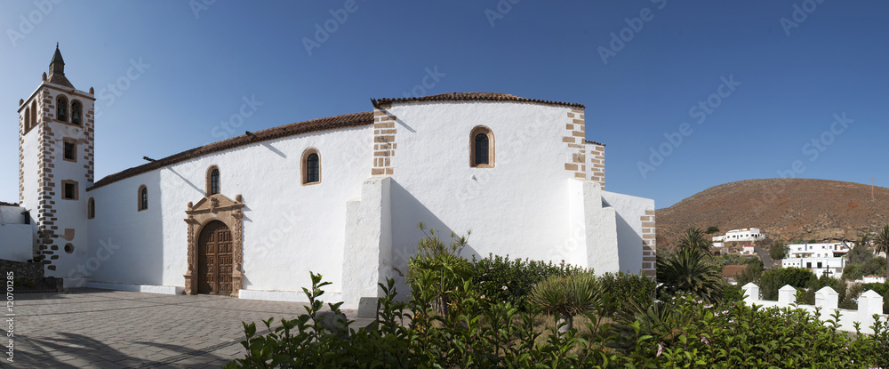 Fuerteventura, Isole Canarie: la Cattedrale di Santa Maria a Betancuria il 6 settembre 2016. La chiesa fu costruita tra il 1410 e il 1424 su richiesta del conquistatore normanno Juan de Bethencourt