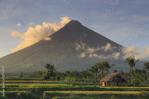 Philippines, Souteastern Luzon, Bicol, Mayon Volcano photo