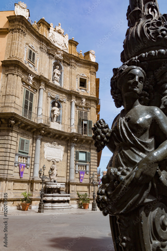 Decorative lamp post and Piazza Quattro Canti in Palermo, Sicily Decorative lamp post and Piazza Quattro Canti in Palermo, Sicily