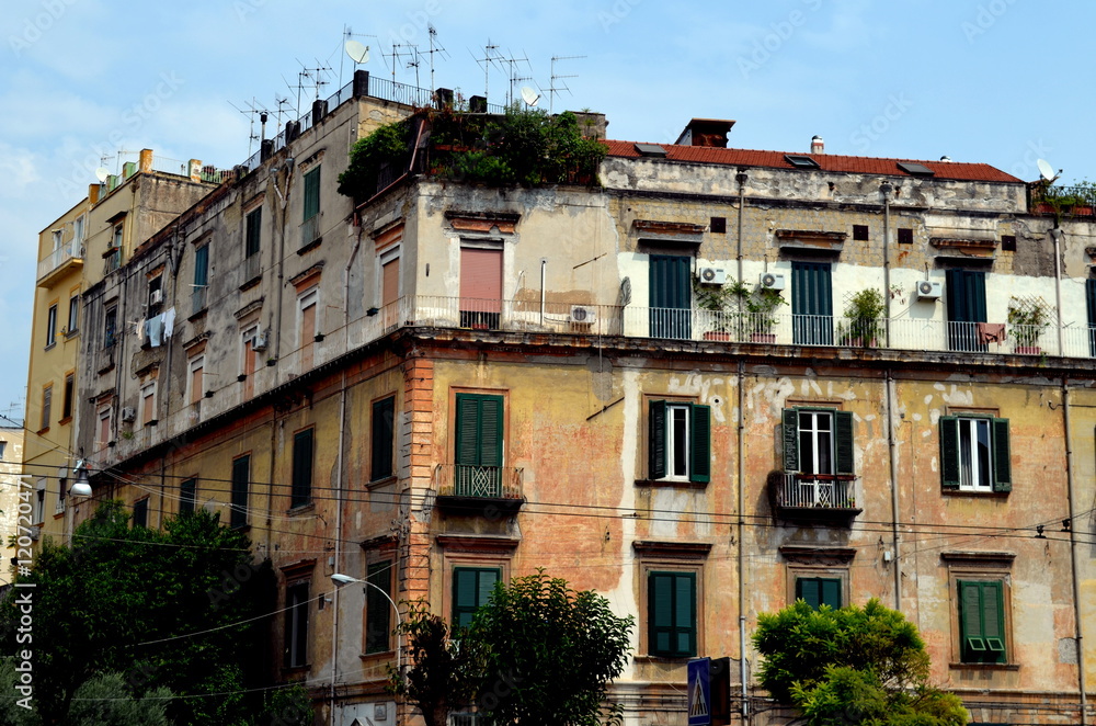 Fototapeta premium Wohnhaus in Neapel