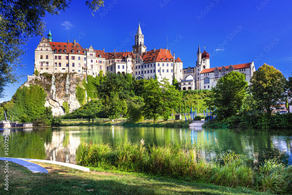 Fototapeta Imponujący zamek i piękny park w Sigmaringen, Niemcy