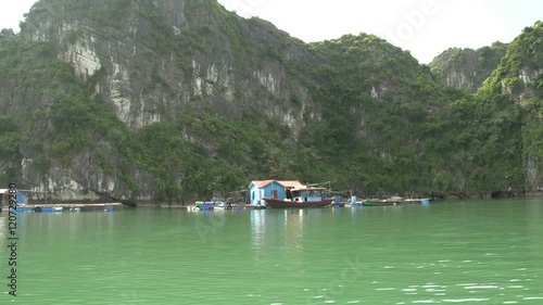 Wallpaper Mural Vietnam_Halong_Bay01 Torontodigital.ca