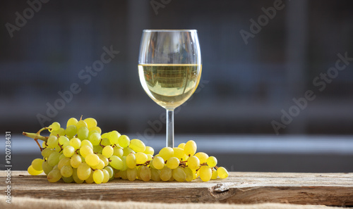Grapes and wine on a wooden surface