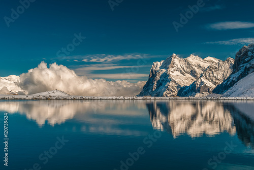 Bergsee mit Wetterhorn Grindelwald photo