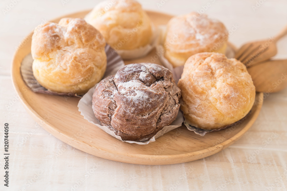cream puff on plate cream puff on plate
