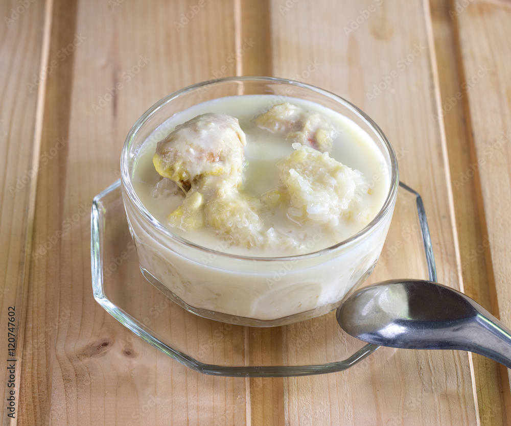 Durian with coconut milk sticky rice in glass bowl, Popular tha Durian with coconut milk sticky rice in glass bowl, Popular tha