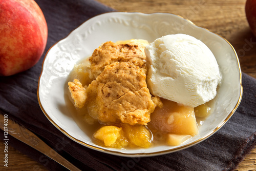 peach cobbler with ice cream