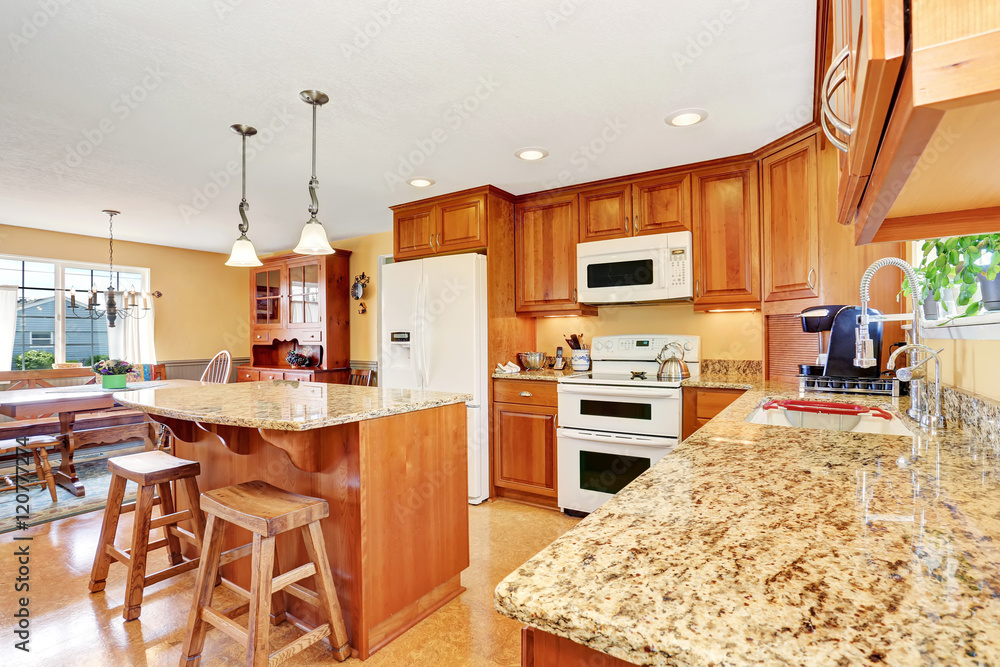 Light Oak Cabinets With Granite