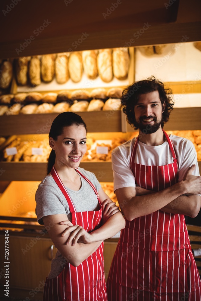 Obraz premium Portrait of couple standing with arms crossed