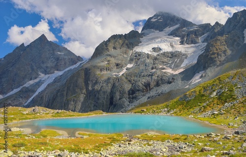 Fototapeta Naklejka Na Ścianę i Meble -  Lake in Caucasus