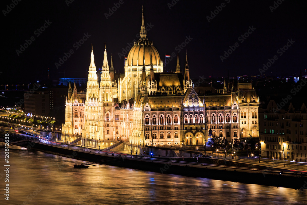 Fototapeta premium Budapest, Hungary parliament at night