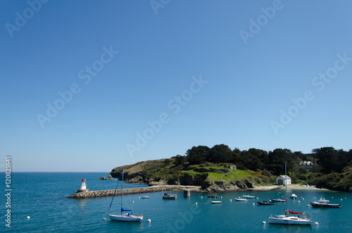 phare et voilier