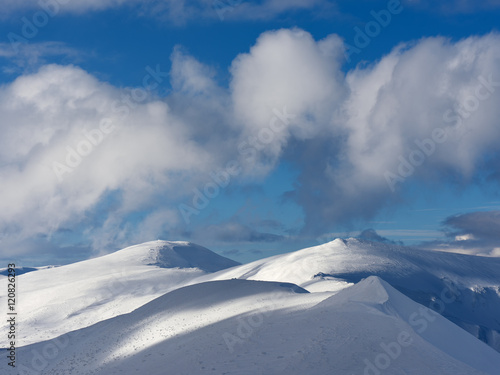Winter landscape with mountain range © Oleksandr Kotenko