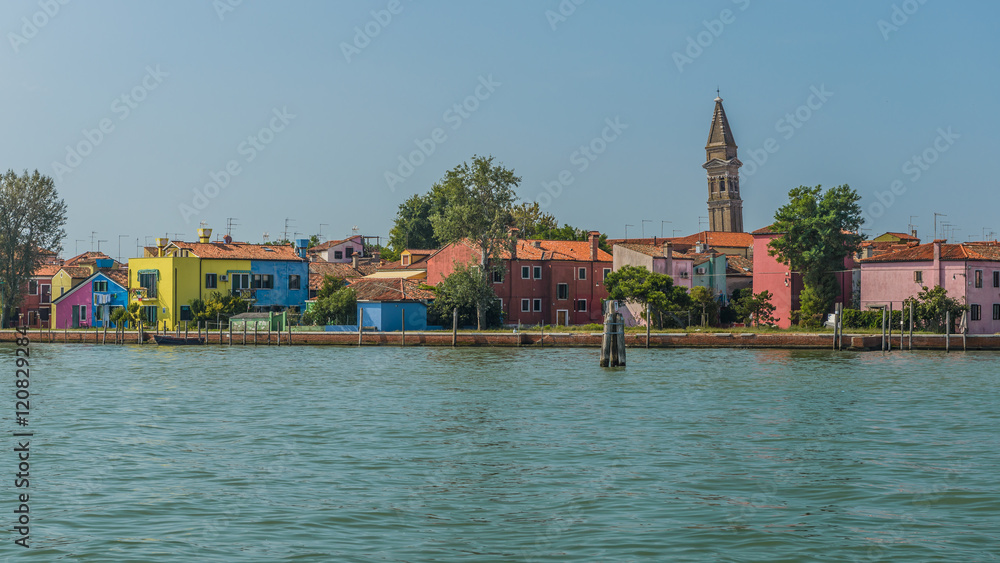 Obraz premium See in foreground ,colorful houses and leaning bell tower in Burano, Italy.