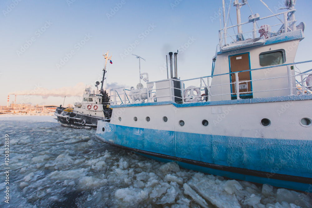 The Icebreaker ship trapped in ice tries to break and leave the The Icebreaker ship trapped in ice tries to break and leave the