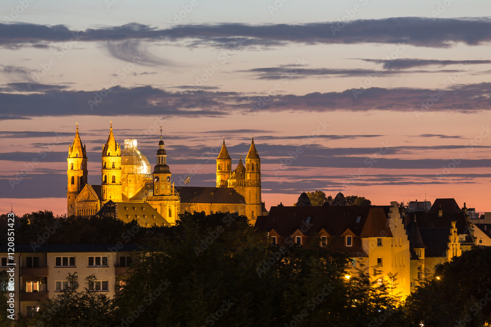 the dom worms germany in the evening the dom worms germany in the evening