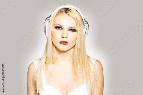 pretty blonde dg girl in headset with red lips