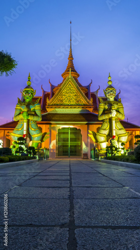Demon Guardian statues decorating the Buddhist temple Wat Arun in Bangkok, Thailand © iphotothailand