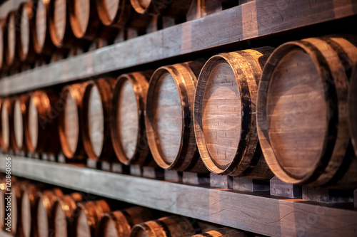 Fotografia Wine barrels in wine cellar