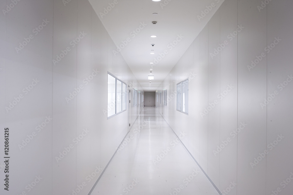 Fototapeta premium white empty long pathway corridor