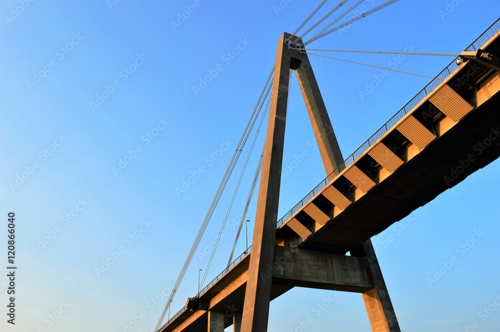 Obraz premium Stavanger bridge at sunset