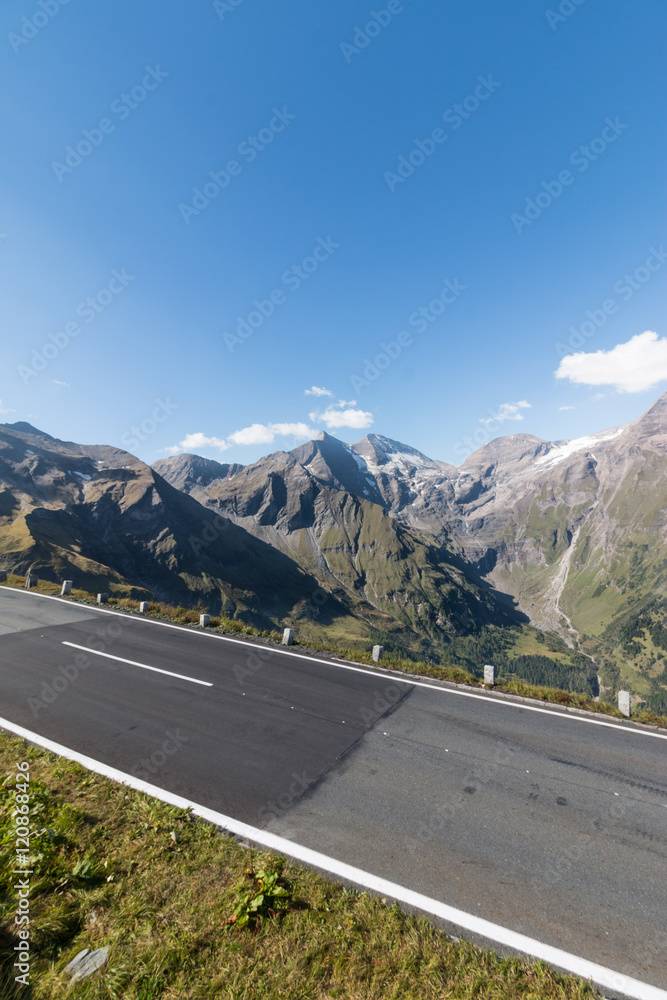 Fototapeta premium Großglockner Hochalpenstraße im Herbst