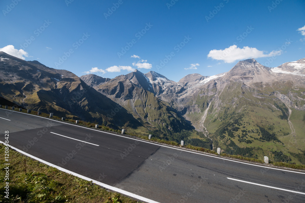 Fototapeta premium Großglockner Hochalpenstraße im Herbst