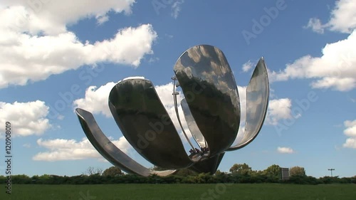 Time lapse of the Floralis Generica, Buenos Aires, Argentina