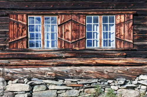 Altes, traditionelles Blockhaus photo