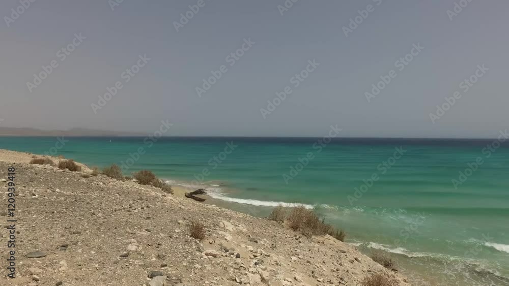 Playa de Sotavento, Fuerteventura, Isole, Canarie, Spagna: la spiaggia di Sotavento con kitesurfer windsurfer e bagnanti. Playa de Sotavento, Fuerteventura, Isole, Canarie, Spagna: la spiaggia di Sotavento con kitesurfer windsurfer e bagnanti.