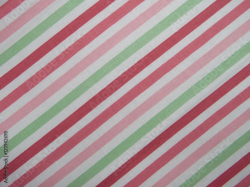текстура белой ткани с разноцветными полосками 