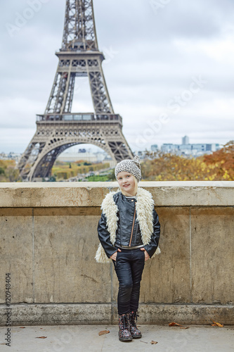smiling trendy child in front of Eiffel tower in Paris, France © Alliance