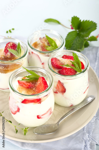 Joghurt mit Erdbeeren