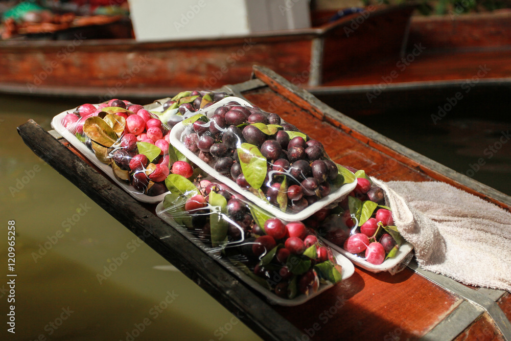 People sell fruit on the boat at Damnoen Saduak floating market People sell fruit on the boat at Damnoen Saduak floating market
