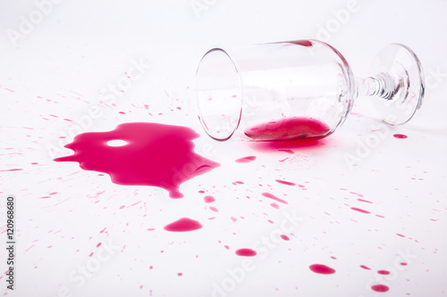Fotografia Spilled wine glass