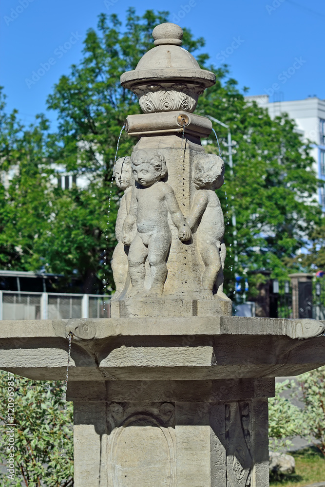 Fountain Putti. German sculptor Stanislaus Kauer, year 1908. Kal