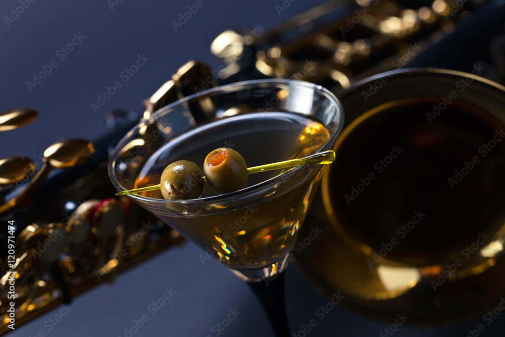  martini with green olives