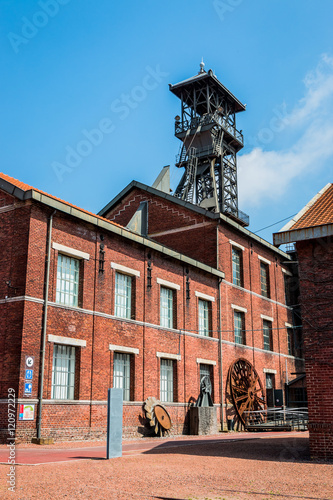 Cuadro en lienzo Bâtiments et Chevalement de la mine de charbon