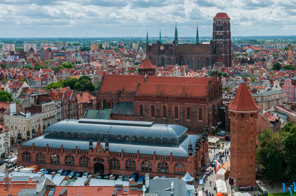 Fototapeta premium Blick von der Katharinenkirche auf Danzig; Polen