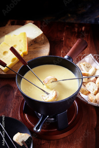 Gourmet Swiss cheese fondue
