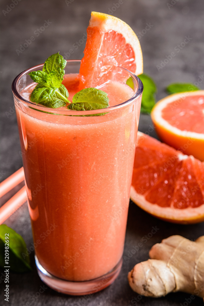Grapefruit smoothie with ginger and honey Grapefruit smoothie with ginger and honey
