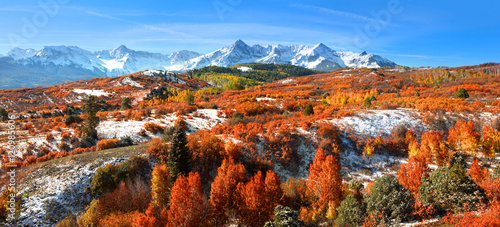 Panoramic view of autumn landscape at Dallas divide photo