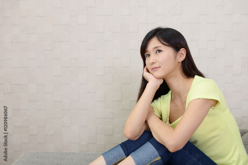 微笑む女性 微笑む女性